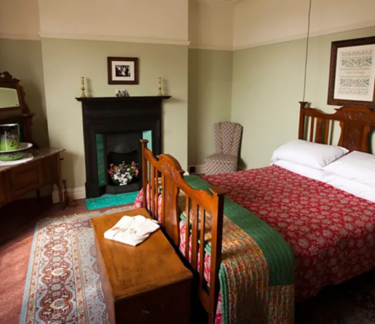 A Night Inside the World of Dylan Thomas