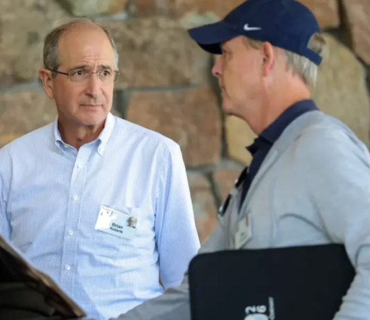 Knitting Appears Alongside High-Level Business Discussions at Sun Valley