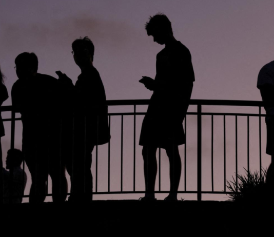UK Plans Default Overnight Social Media Restrictions for Older Teenagers